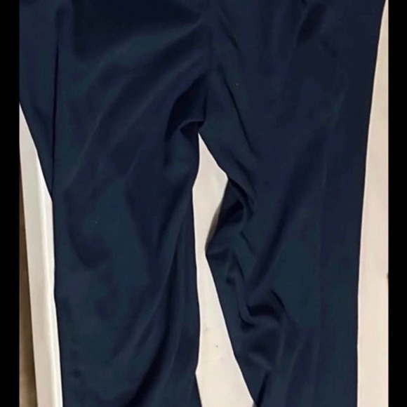 Pants and hoodie - Picture 4 of 4